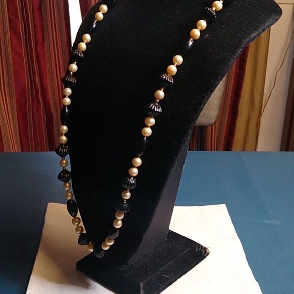 Stylish Black and Cream Beaded Necklace - Picture 2 of 9